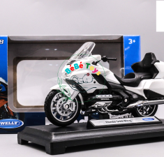Xe Mô Hình Honda Gold Wing 1:18 Welly ( Trắng ) WL-12857T-PW