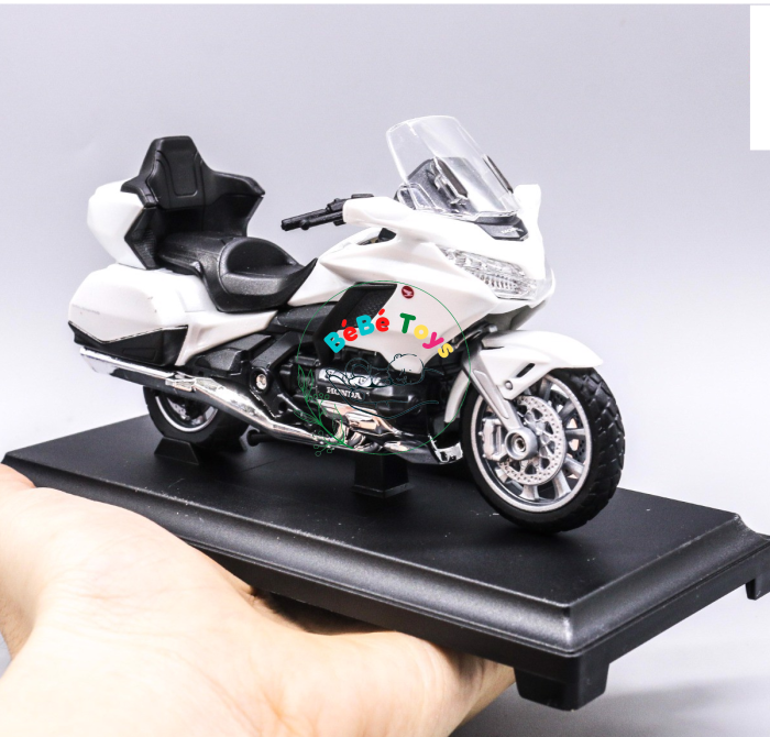 Xe Mô Hình Honda Gold Wing 1:18 Welly ( Trắng ) WL-12857T-PW